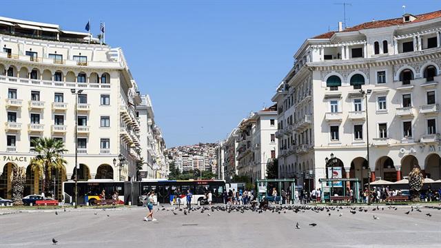 Θεσσαλονίκη: Black Friday με...εμβόλιο στην πλατεία Αριστοτέλους