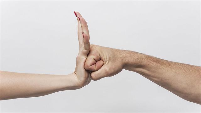 Eλληνική ιατροδικαστική εταιρία: Τα συχνότερα λάθη των κακοποιημένων γυναικών