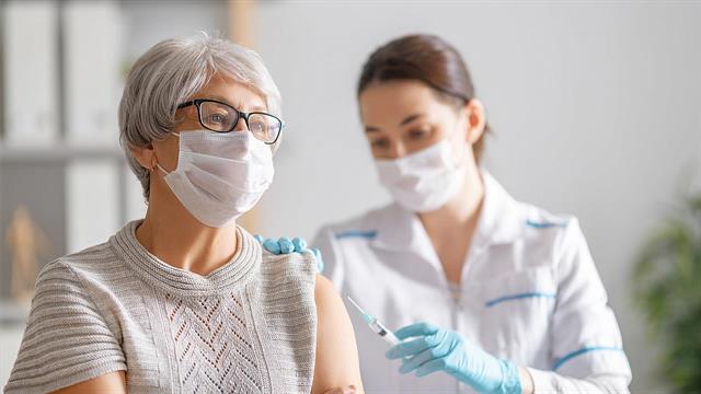 BioNTech για Ομικρον: Αρκετή η προστασία του εμβολίου έναντι σοβαρής νόσησης