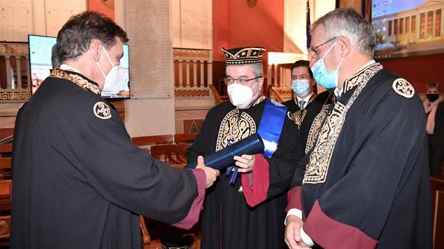 Επίτιμος διδάκτωρ της Ιατρικής Σχολής του ΕΚΠΑ ο Καθηγητής Ηλίας Μόσιαλος