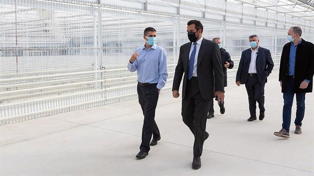 Ο Υφυπουργός Ανάπτυξης και Επενδύσεων Χρίστος Δήμας στις εγκαταστάσεις της φαρμακευτικής εταιρίας TIKUN Europe