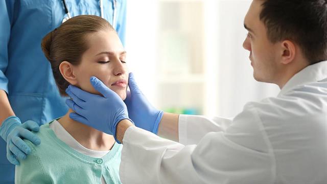 Θηλώματα και ξανθελάσματα στα βλέφαρα: Πώς θα απαλλαγείτε;