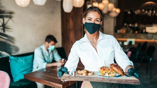 Τα νέα μέτρα βγάζουν στα… κάγκελα τον κλάδο της εστίασης