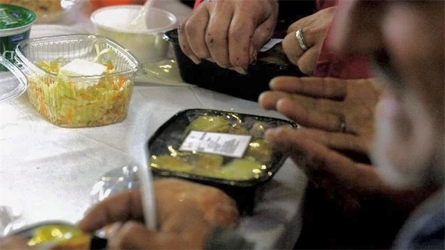 Η INTERAMERICAN με το ΚΥΑΔΑ για το πρωτοχρονιάτικο γεύμα των απόρων της Αθήνας