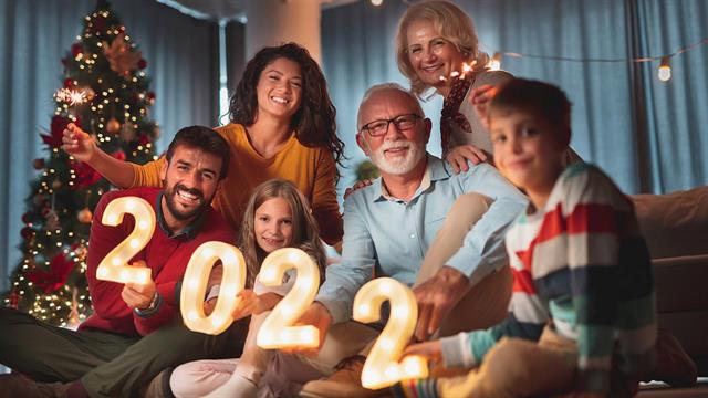 Πρωτοχρονιά με Όμικρον: Πώς να μη μάς φάει το άγχος