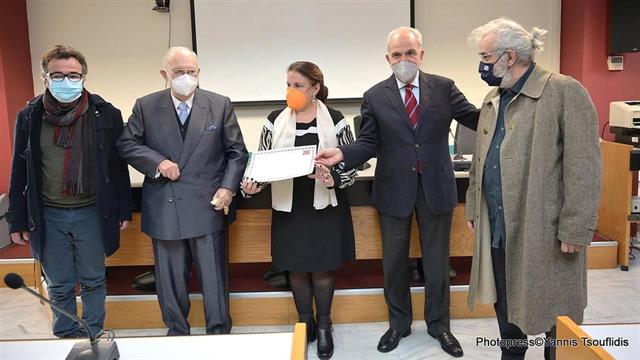 Δωρεά μικρογλυπτών για την εξέλιξη του ανθρώπου από τον ομότιμο καθηγητή Κωνσταντίνο Παπαδόπουλο