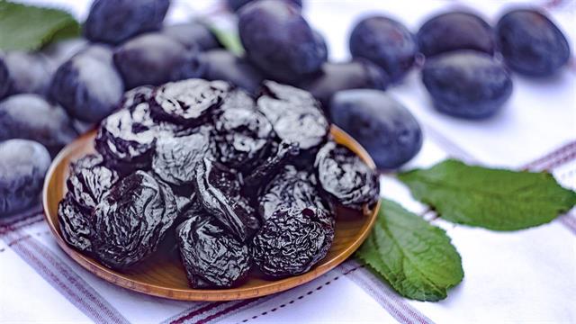 ‘Ερευνα: Tα δαμάσκηνα συμβάλλουν στη μείωση της οστικής απώλειας