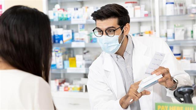 Η συνταγογράφηση φθηνότερων σκευασμάτων θα μπορούσε να μειώσει τα φαρμακευτικά έξοδα κατά 40%