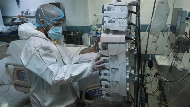 77 ακόμη θάνατοι ασθενών με CoViD - 15.305 νέες λοιμώξεις