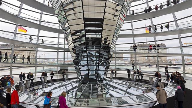 Περισσότεροι από 200 Γερμανοί βουλευτές υποστηρίζουν το αίτημα για υποχρεωτικό εμβολιασμό