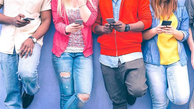 Ποια είναι η σχέση μεταξύ μέσων κοινωνικής δικτύωσης και χρήσης ναρκωτικών