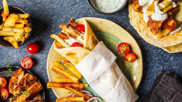 Έκρηξη ανατιμήσεων, από το καλάθι της νοικοκυράς έως το σουβλάκι