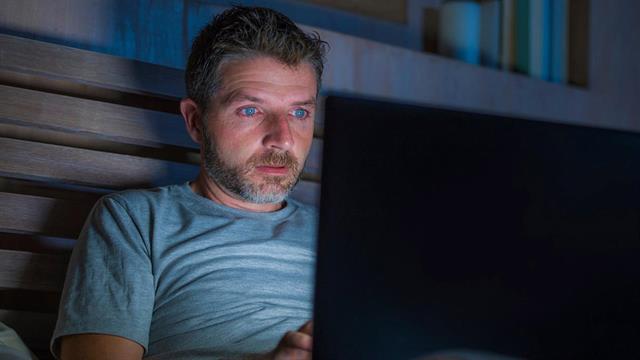 Η παρακολούθηση πορνό επηρεάζει τη σεξουαλική λειτουργία του άντρα;