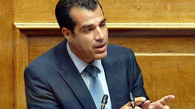 Πλεύρης στη Βουλή: Δεν αίρεται η μονιμότητα των νέων γιατρών του ΕΣΥ - Εγκύκλιος στα νοσοκομεία