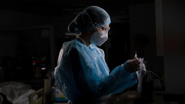 72 +3 ακόμη απώλειες και 6.926 νέες λοιμώξεις από κορωνοϊό