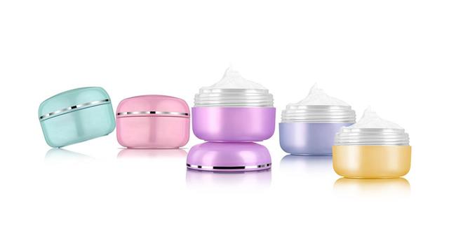 Σε ελεύθερη πτώση τα καλλυντικά