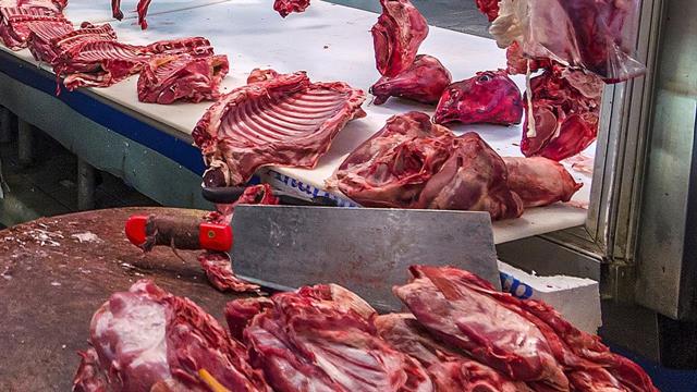 ΙΕΛΚΑ: Ακριβαίνει το πασχαλινό τραπέζι- 1 στους 4 σουβλίζει αρνί