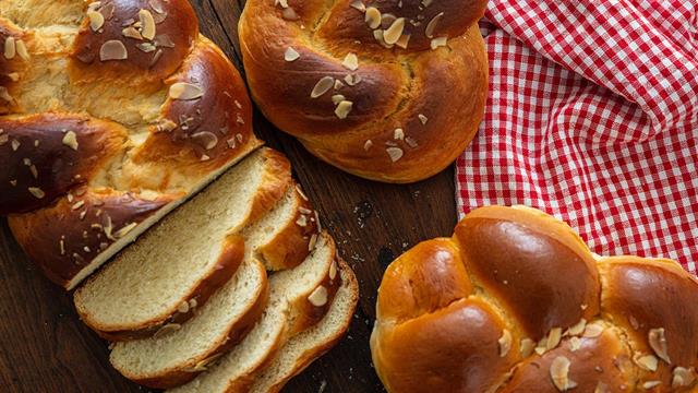 Vegan τσουρέκι: Γίνεται και είναι και νόστιμο