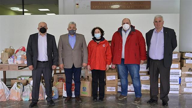 Η πανεπιστημιακή κοινότητα του ΑΠΘ δείχνει την έμπρακτη αλληλεγγύη της σε ευάλωτες οικογένειες και άτομα ενόψει του Πάσχα