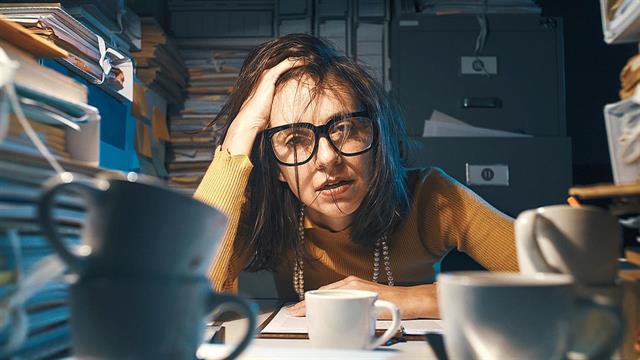 Deloitte: Οι εργαζόμενες γυναίκες αντιμετωπίζουν ανησυχητικά επίπεδα εργασιακής εξουθένωσης