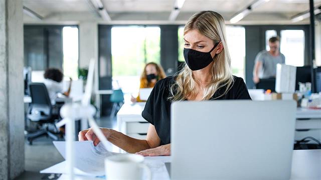 Επαγγελματική ασθένεια η CoViD - Ποιους τομείς εργασίας αφορά