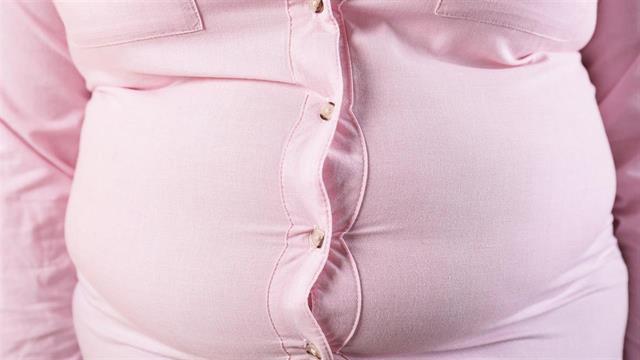 Σημάδια ότι το λίπος στην κοιλιά έχει αρχίσει να γίνεται πρόβλημα