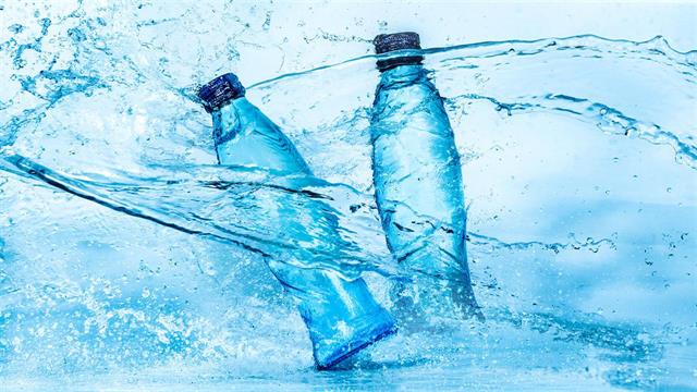 Δεν αυξάνεται η τιμή του εμφιαλωμένου νερού στην Ελλάδα