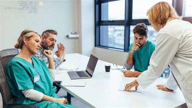 Πλεύρης σε ΟΕΝΓΕ: Συζητούμε με το υπουργείο Οικονομικών αλλαγές στο ιατρικό μισθολόγιο