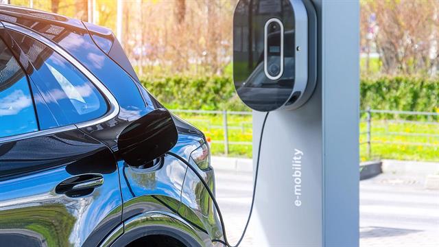 Πιο θετικοί στα ηλεκτρικά αυτοκίνητα οι Έλληνες