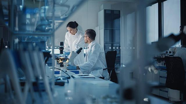 Τρία στα πέντε νέα κρούσματα στην Ελλάδα είναι Όμικρον 4 και 5 - Εβδομαδιαία αύξηση 132%