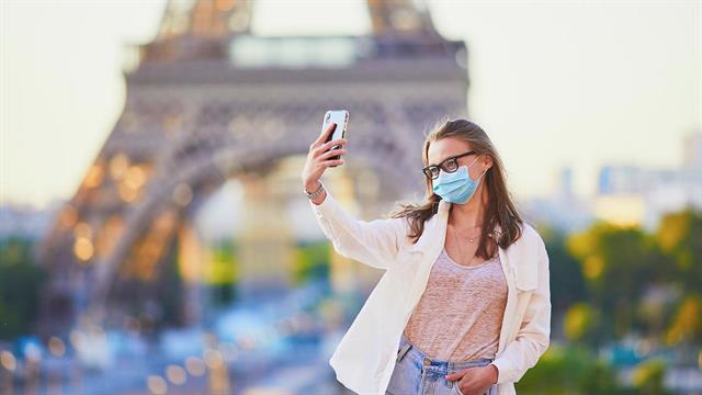 Γαλλία: Εκτιμήσεις για πάνω από 200.000 ημερήσια κρούσματα