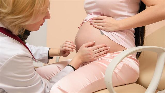 Πόσες Ελληνίδες γεννούν μετά τα 50 - Τι ισχύει σε άλλες χώρες [πίνακας]