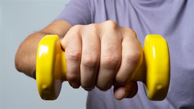 Τι συμβαίνει όταν ξεκινάμε γυμναστική με βάρη;