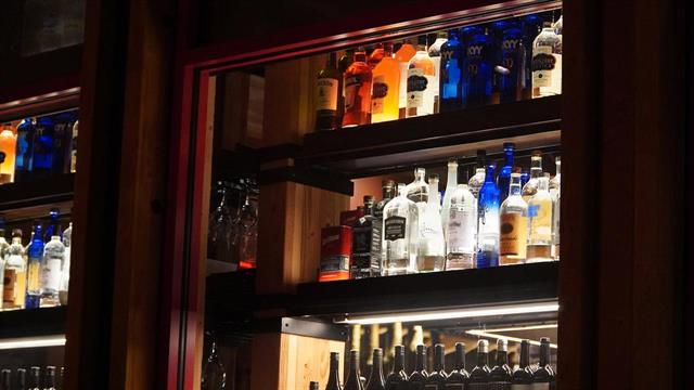 Οι κίνδυνοι από τα νοθευμένα ποτά - Πόσο αυξήθηκαν στη διάρκεια της πανδημίας