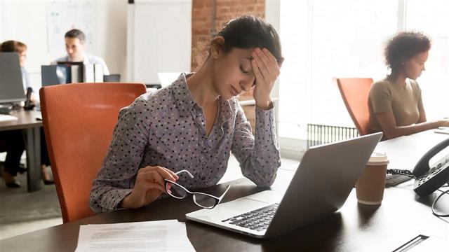 Ημικρανία: 65% των ασθενών χάνει τη ζωή του πονώντας