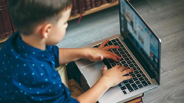 Πώς θα ξέρετε ότι τα παιδιά σας σερφάρουν με ασφάλεια στο διαδίκτυο