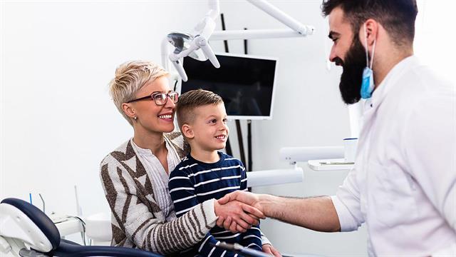 Δόντια και παιδιά:  Η στοματική υγεία των παιδιών και η στάση των γονιών