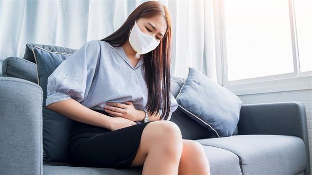 Τα εμβόλια κατά της Covid σχετίζονται με πρόσκαιρη επιμήκυνση του έμμηνου κύκλου των γυναικών