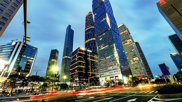 Σκληραίνουν τα μέτρα κατά της Covid στις μεγάλες πόλεις της Κίνας