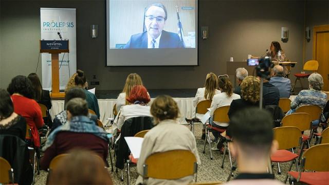 ADD-freeΤraining: Εκπαιδευτική προσέγγιση για την πρόληψη των εθισμών στους νέους