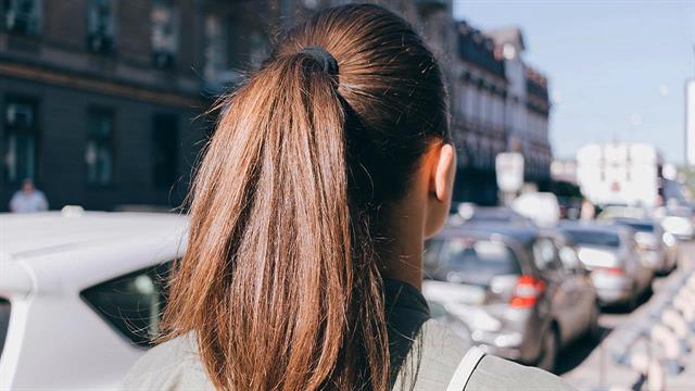 Προϊόντα για ίσιωμα μαλλιών σχετίζονται με αυξημένο κίνδυνο καρκίνου της μήτρας [μελέτη]