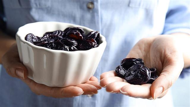 Τα δαμάσκηνα είναι πιθανό να συμβάλλουν στην πρόληψη της οστικής απώλειας