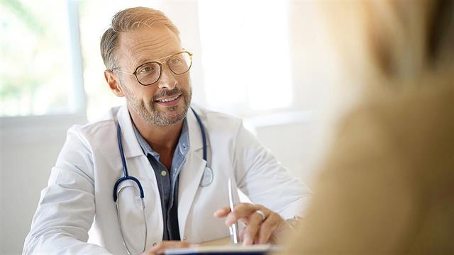 Γιατί το κάνει αυτό ο γιατρός όταν με εξετάζει;