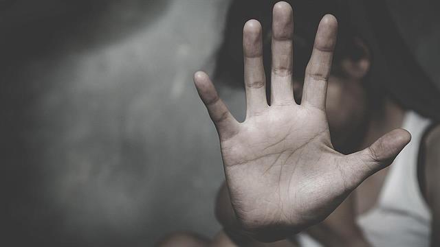 Γραμμή ΕΛΙΖΑ 10454: Πόσο θα περιμένεις μέχρι να μιλήσεις;