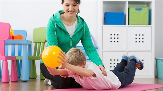 Π.Σ.Φ.: Κατάργηση της διάκρισης για τους δικαιούχους ειδικής αγωγής του ΕΟΠΥΥ που υποβάλλονται σε φυσικοθεραπείες