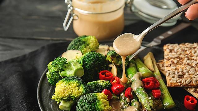 Το σουσάμι εκτοπίζει τα χημικά αντιοξειδωτικά από τις τροφές - Γιατί το ταχίνι θεωρείται υπερτροφή [μελέτη]