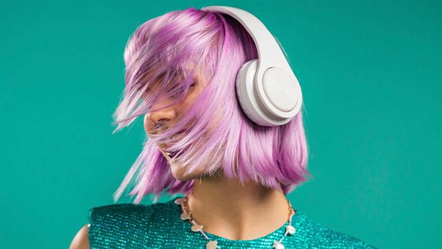 Πώς οι νέοι κινδυνεύουν να χάσουν την ακοή τους