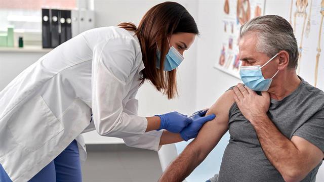 Σε χαμηλά επίπεδα ο αντιγριπικός εμβολιασμός - Πόσοι έχουν καλυφθεί στις ομάδες υψηλού κινδύνου