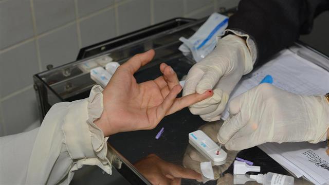 Ανησυχία για έξαρση κρουσμάτων AIDS σε ετεροφυλόφιλους άνδρες και γυναίκες