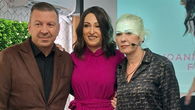 Ιωάννα Παλιοσπύρου: Στο σημείο όπου δέχτηκε την επίθεση με βιτριόλι ανακοίνωσε την ίδρυση του Ioanna Paliospirou Foundation